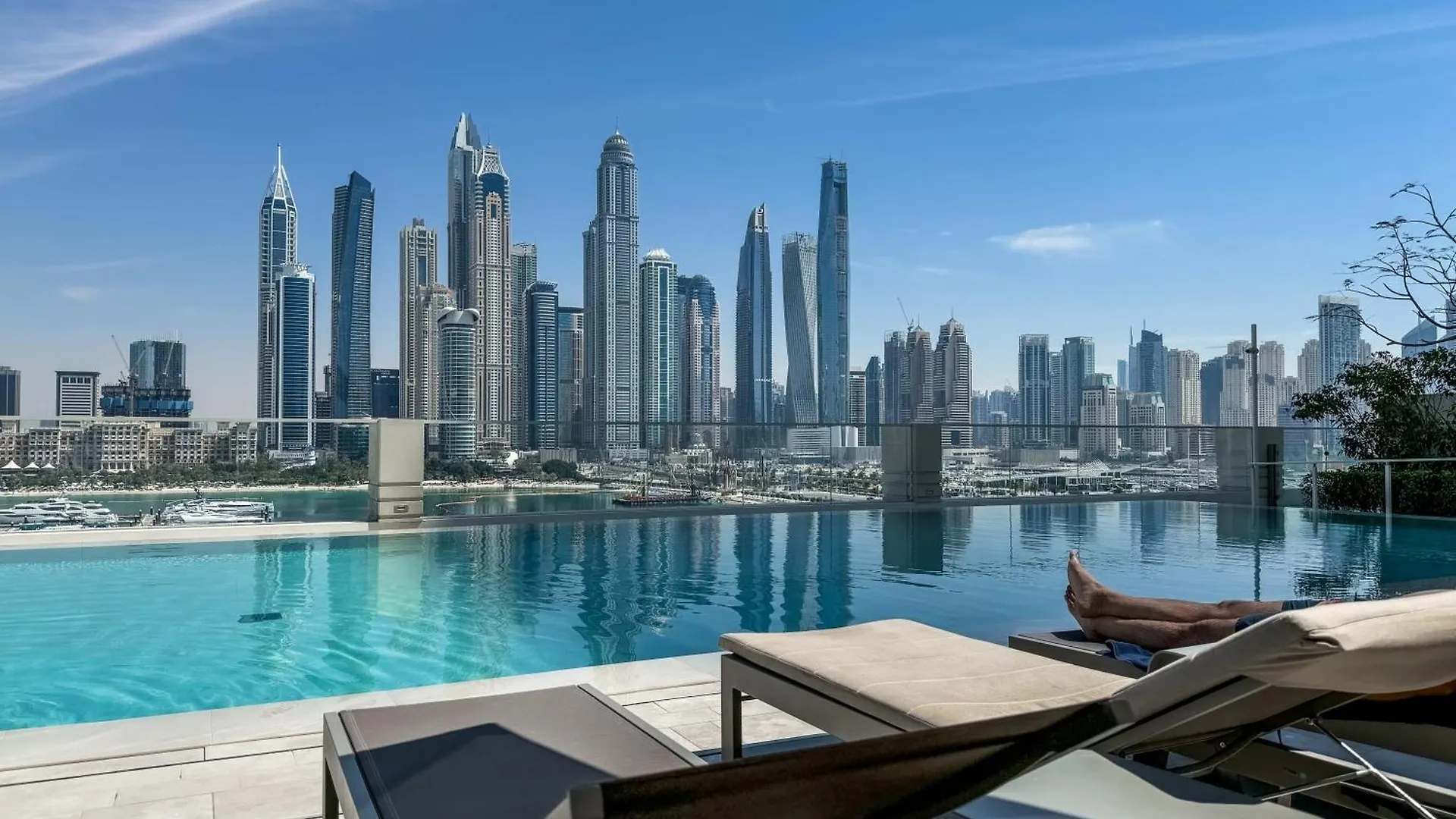 Panoramic Escape With Private Beach, 2Br On High Floor Dubaj 0*,