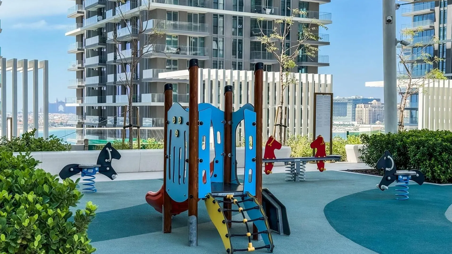 Panoramic Escape With Private Beach, 2Br On High Floor Dubaj